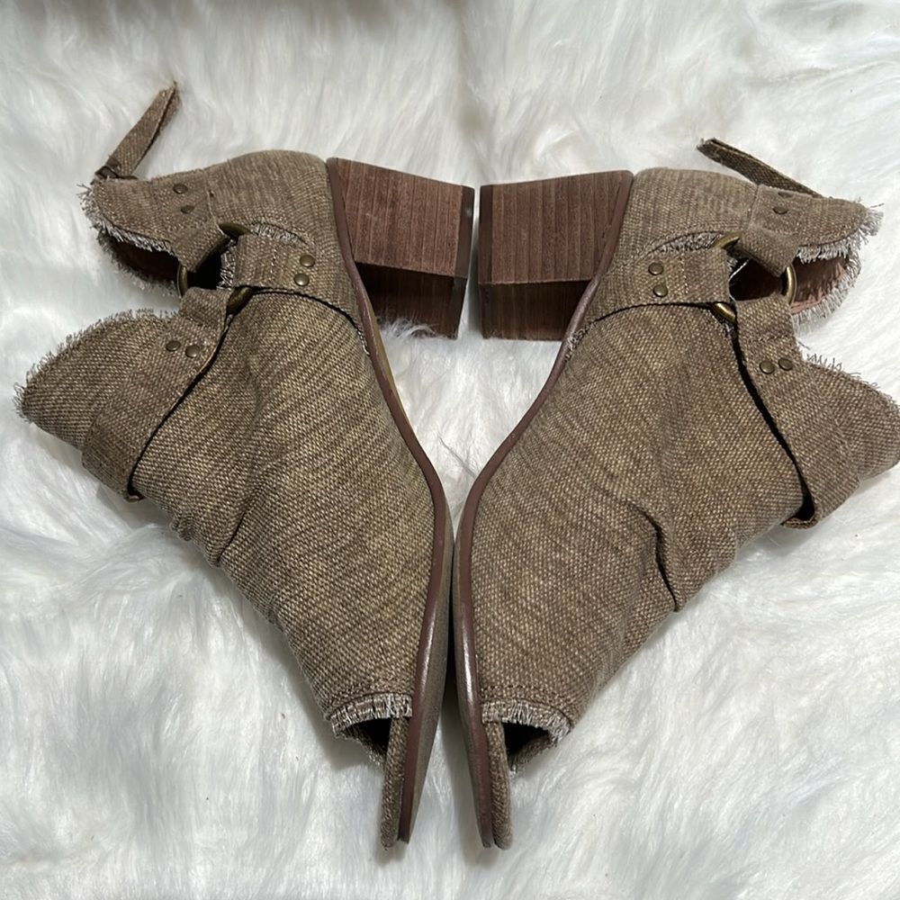 VERY G SOLANGE PEEP TOE BOOTIE. Size 8.5. B71 - Picture 7 of 9